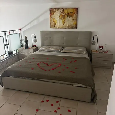 Frizzi & Lazzi House Apartament *